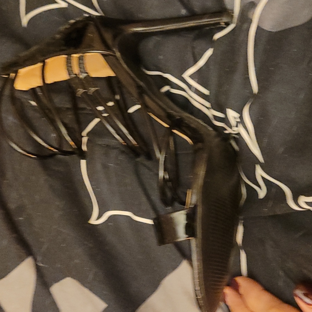 Heels - Picture 2 of 8